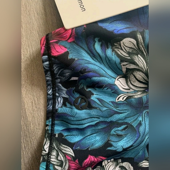 NEW Lululemon Shoreline Floral 1 piece Swimsuit Bathing Suit - Picture 9 of 9